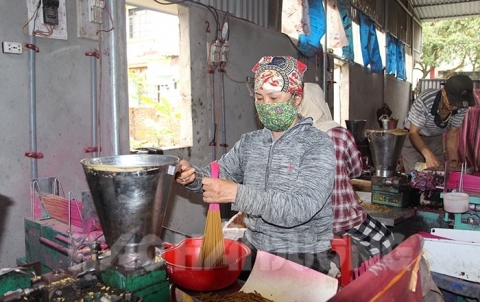 lang nghe lam huong o xa quoc tuan khoi phuc san xuat