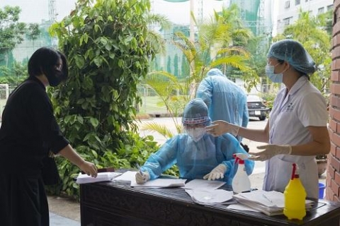 ha noi tien hanh xet nghiem phat hien som covid 19 cho nguoi dan quan cau giay tu da nang tro ve
