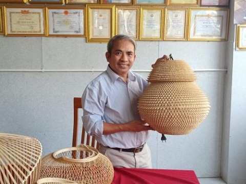 nghe nhan nguyen van tinh nguoi chap canh dua san pham lang nghe viet ra the gioi