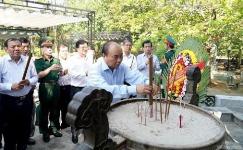 thu tuong vieng cac anh hung liet si tai quang tri
