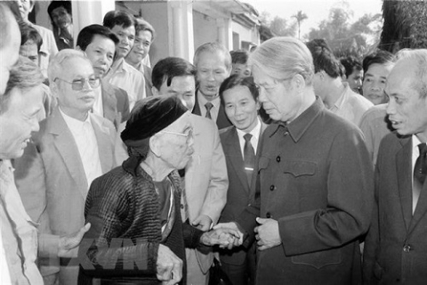 vinh biet dong chi do muoi nguoi cong san mau muc va trung kien
