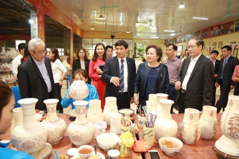 san pham gom cua cong ty co phan gom chu dau tu hao vinh danh thuong hieu quoc gia