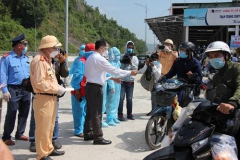 csgt tp da nang cang minh thuc hien muc tieu kep trong dai dich covid 19