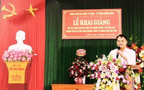 huyen my duc ha noi khai giang lop day nghe son mai danh cho nguoi khuyet tat