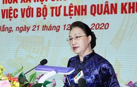 chu tich quoc hoi tham va lam viec voi bo tu lenh quan khu 5