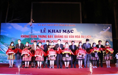 khai mac khong gian trung bay quang ba van hoa du lich san pham dac trung cua tinh va tuan van hoa du lich thanh pho ha giang nam 2021