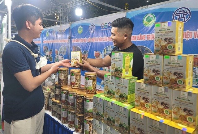 Quy mô hơn 100 gian hàng gồm các sản phẩm nông sản, sản phẩm OCOP tiếp cận người tiêu dùng Hà Nội đến mua sắm.