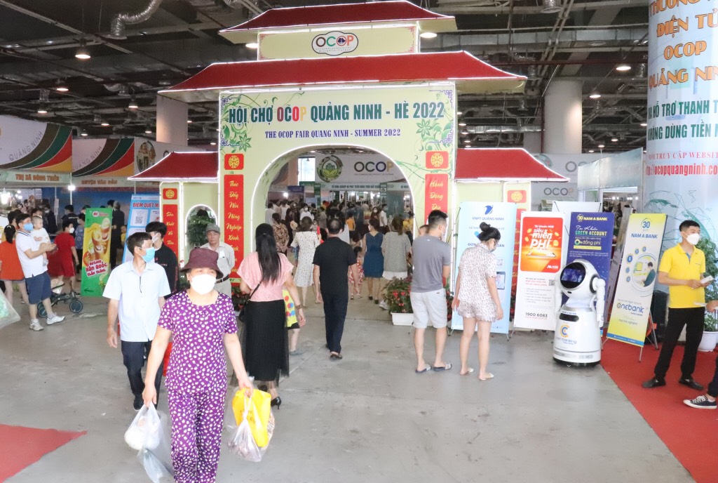 Hội chợ OCOP Quảng Ninh - Hè 2022 thu hút đông đảo người dân và du khách tham quan, mua sắm