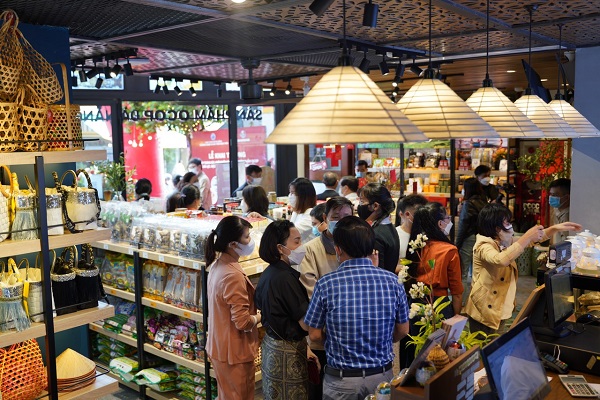 Siêu thị sản phẩm OCOP Đà Nẵng thu hút sự quan tâm của khách hàng