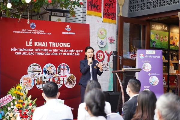 Chị Nguyễn Thị Thu tại buổi khai trương siêu thị sản phẩm OCOP Đà Nẵng