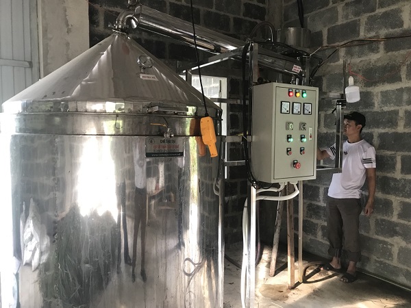Máy sản xuất tinh dầu cây sả chanh của Công ty Lộc Việt