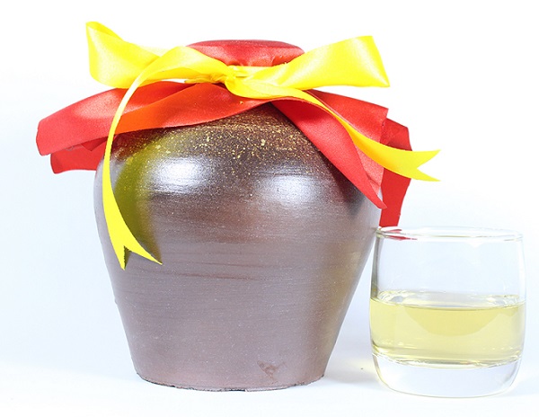 Yellow flower sticky rice wine - a precious Hai Phong's specialty (Photo: Internet)