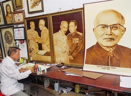 An Giang: tranh lá thốt nốt Thoại Sơn của nghệ nhân Võ Văn Tạng