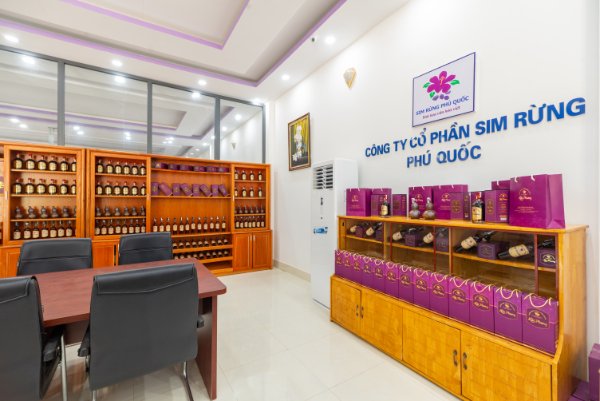 Gian hàng trưng bày sản phẩm Rượu sim rừng Phú Quốc Hải Phong