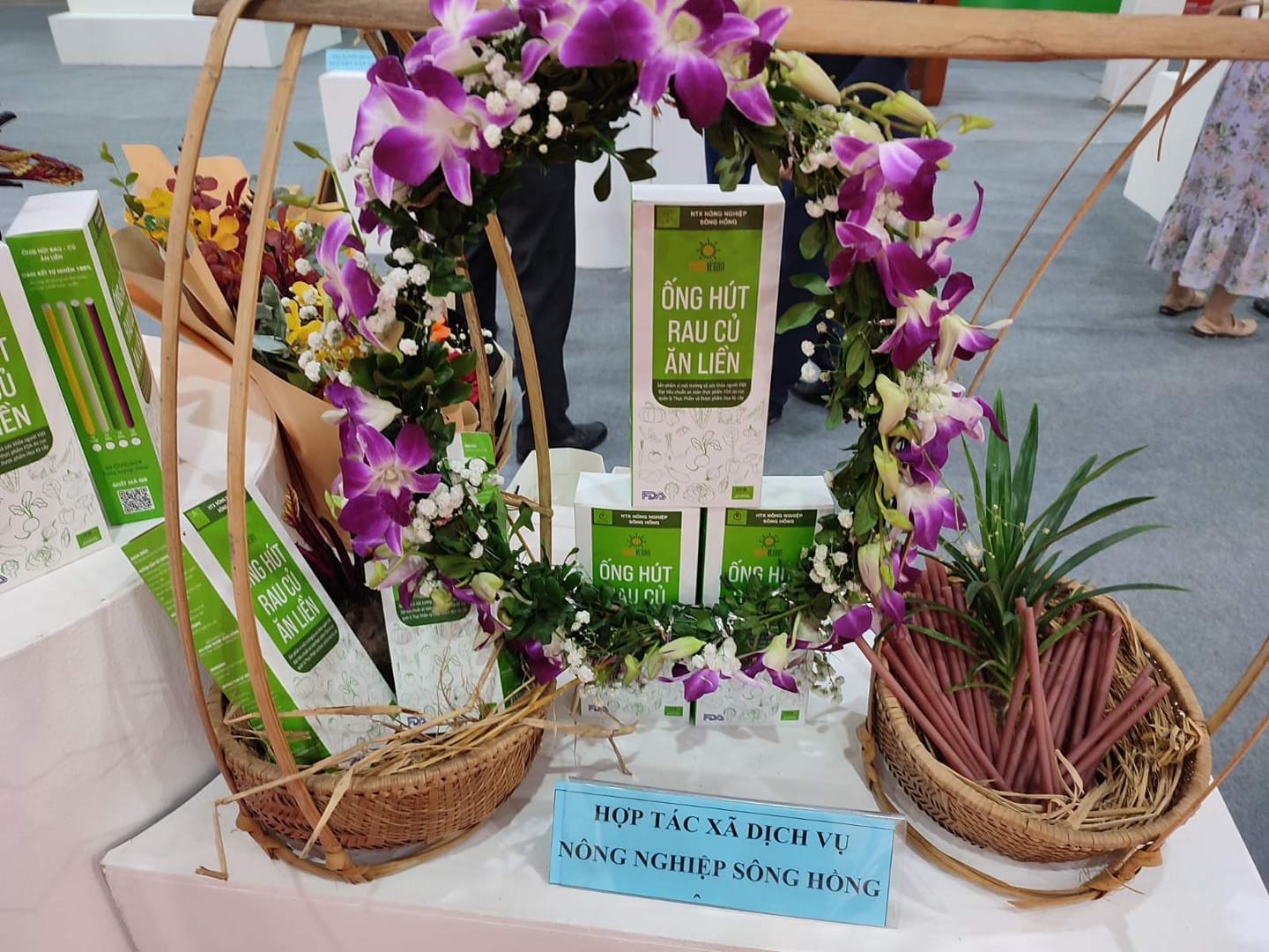 HTX Nông nghiệp Sông Hồng - Hưởng ứng “sống xanh” với ống hút rau củ