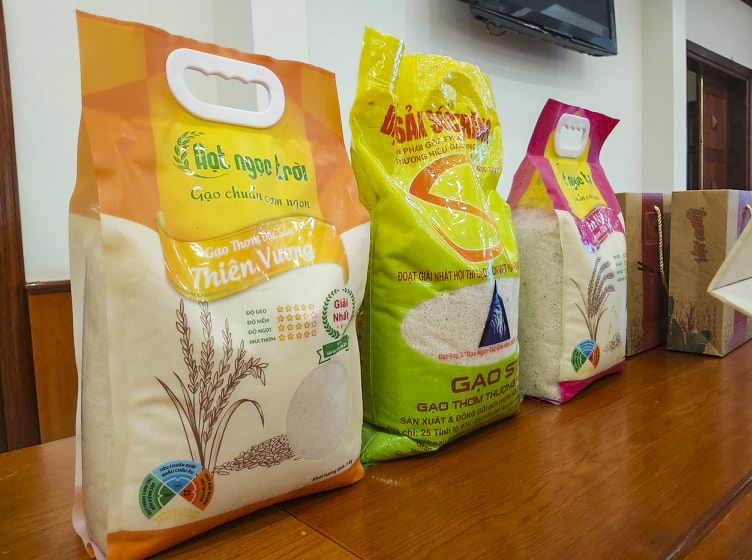 Sản phẩm gạo thơm đặc sản Thiên Vương của Công ty TNHH MTV Lương thực Thoại Sơn, tỉnh An Giang. được công nhân OCOP 5 sao