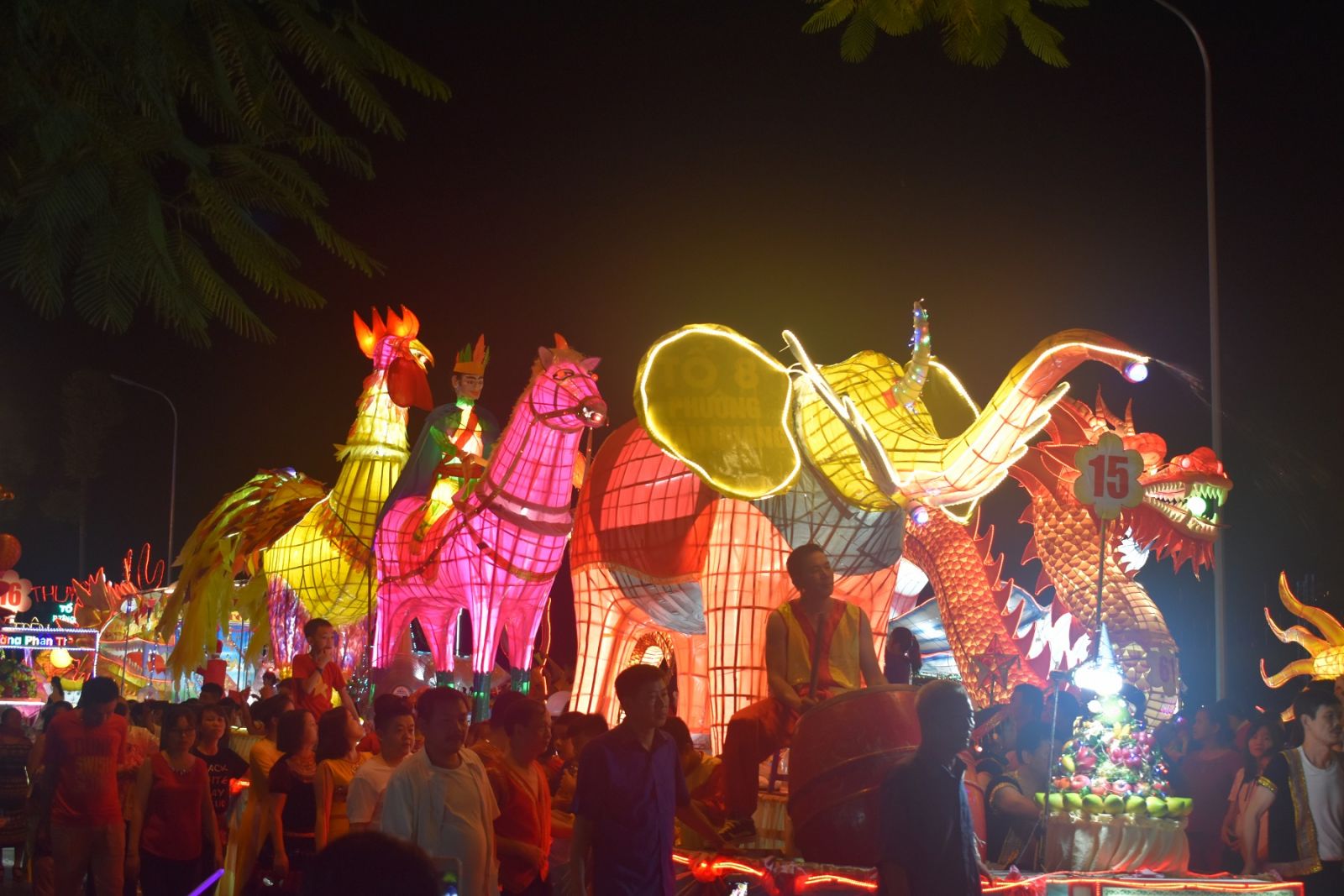 Lễ hội Thành Tuyên có sự góp mặt của hơn 50 mô hình đèn Trung thu ý nghĩa