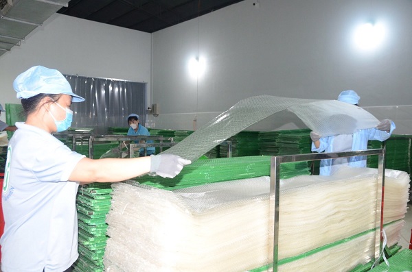 Quy trình sản xuất bánh tráng siêu mỏng Tân Nhiên, Tây Ninh đảm bảo vệ sinh an toàn thực phẩm